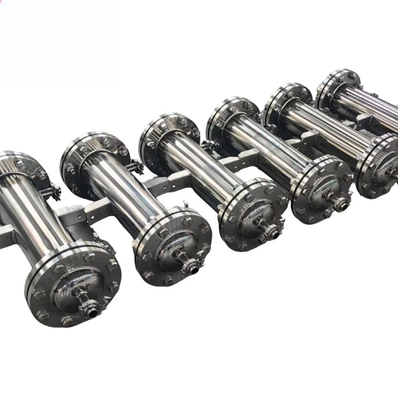High temperature and high pressure shell and tube condenser