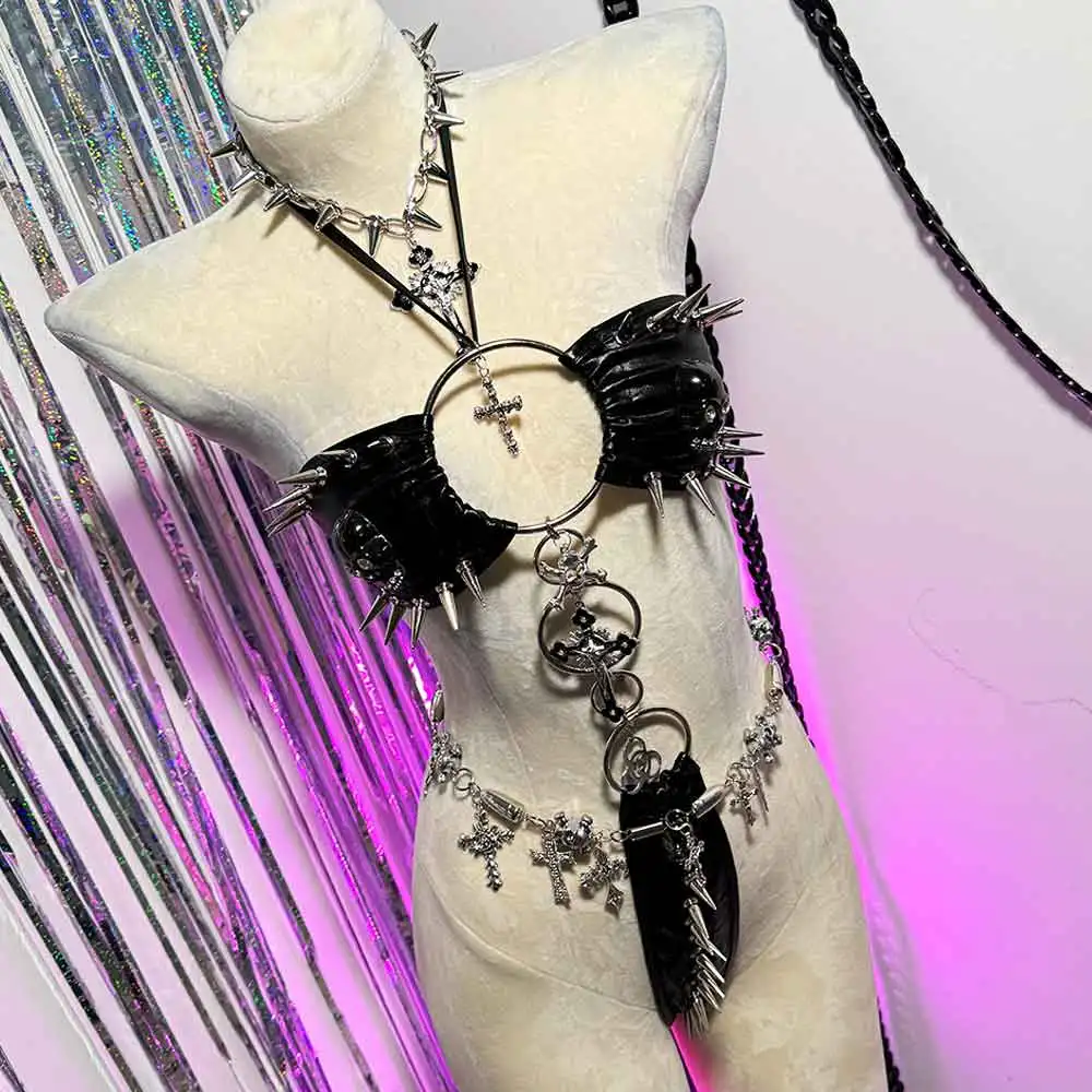 Club Wear Pin 2025 Rivetto borchiato Goth Punk Rock Kawaii Gotico Harajuku Fai da te Emo E-Girls Y2K Halter Canotta TOP Grunge anni '90 Eco