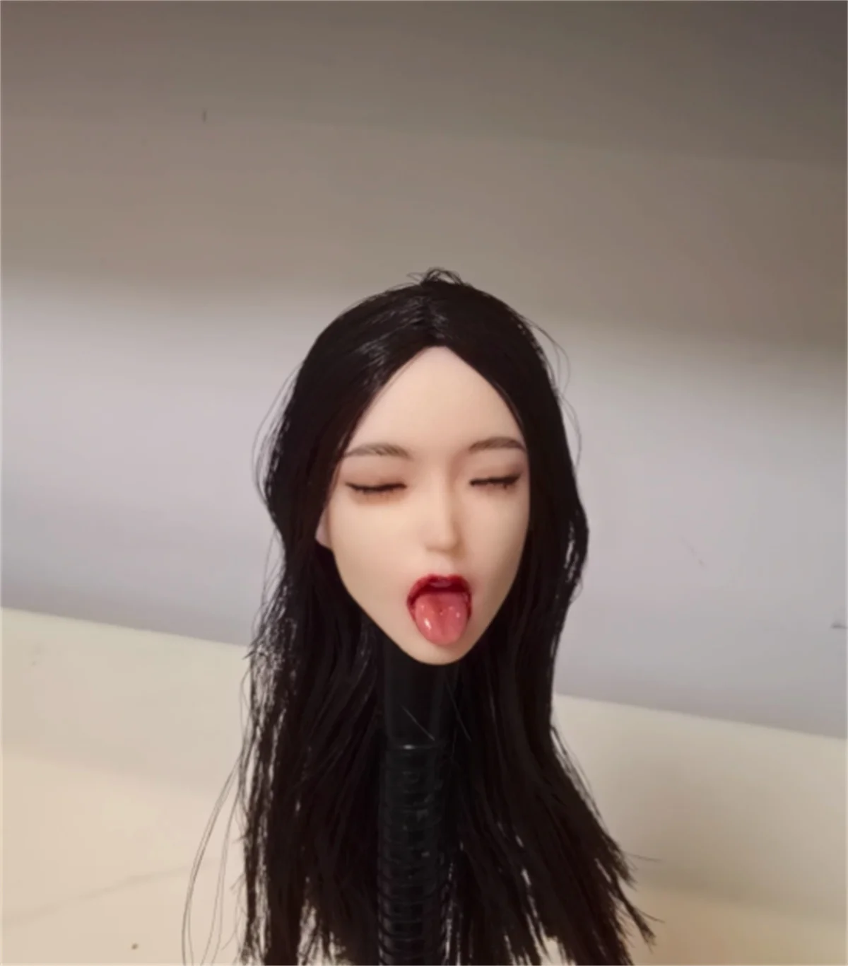 

1/6 язычок с открытым ртом и закрытыми глазами, милое выражение, женская голова, резьба, модель солдата для 12-дюймовой фигурки PH Tbleague