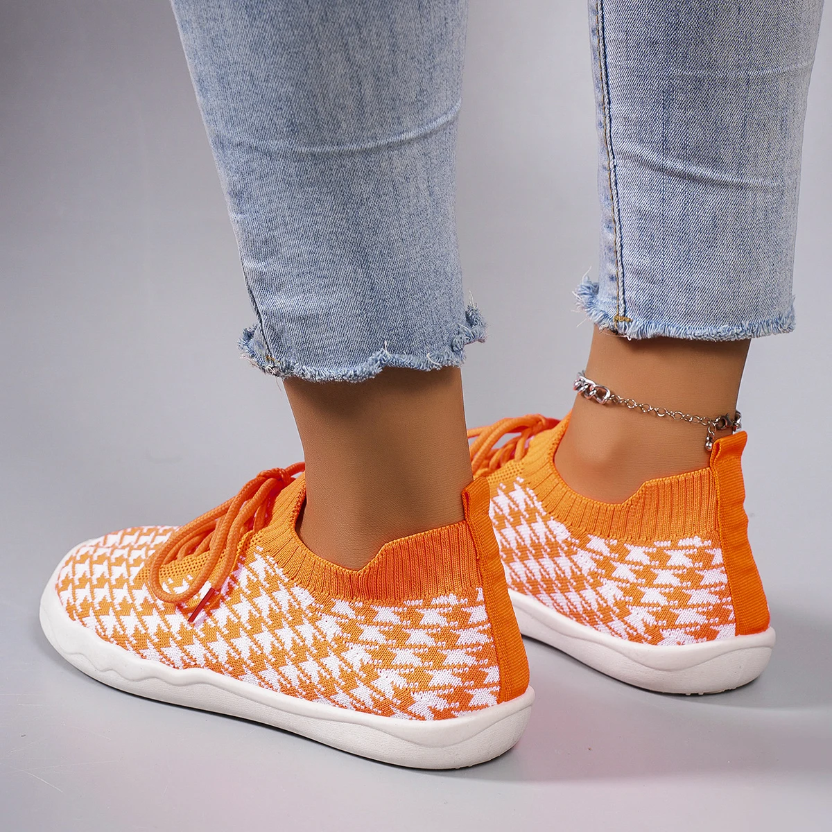Spring new women\'s sports shoes, fashionable, breathable, lightweight, non-slip, wear-resistant, casual sports shoes, flat shoes