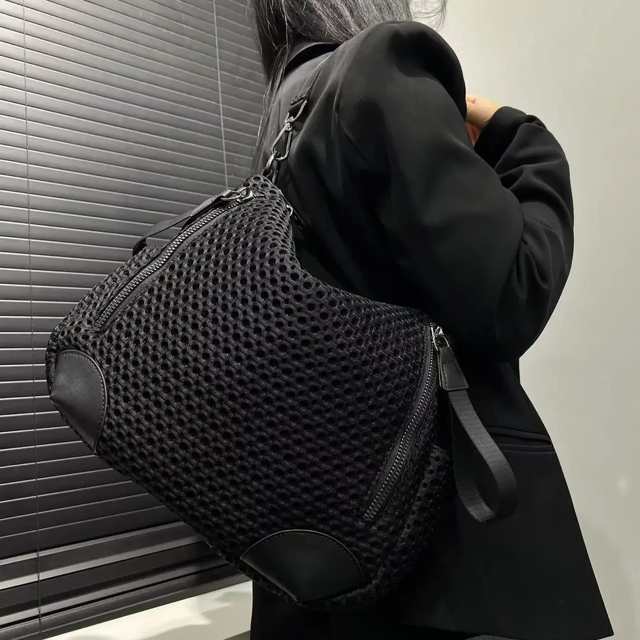 Ladies' fashionable and casual nylon mesh shoulder bag with large capacity retro stitching splicing diagonal cross handbag