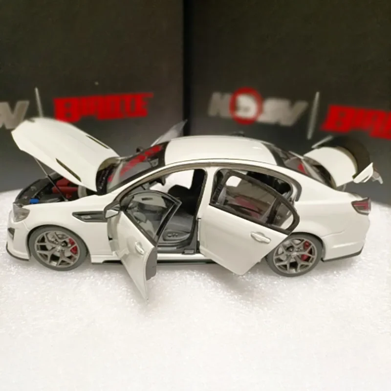 Diecast 1:18 Scale Holden HSV GTSR HERON White Alloy Sedan Model Classics Adult Souvenir Gift Static Display-No certificate