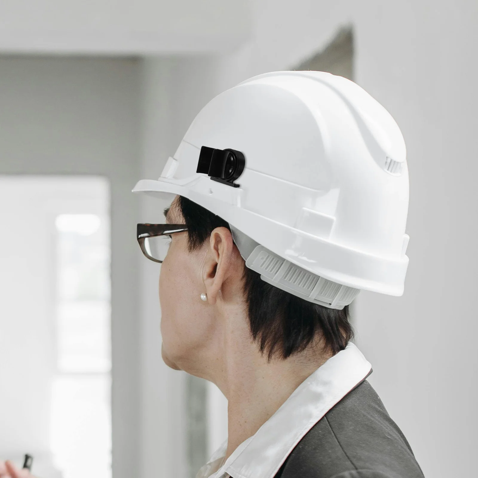 Staffa per faro Clip per elmetto protettivo Supporto per torcia antiscivolo Supporto per torcia leggero Angolo regolabile Lavoro all'aperto