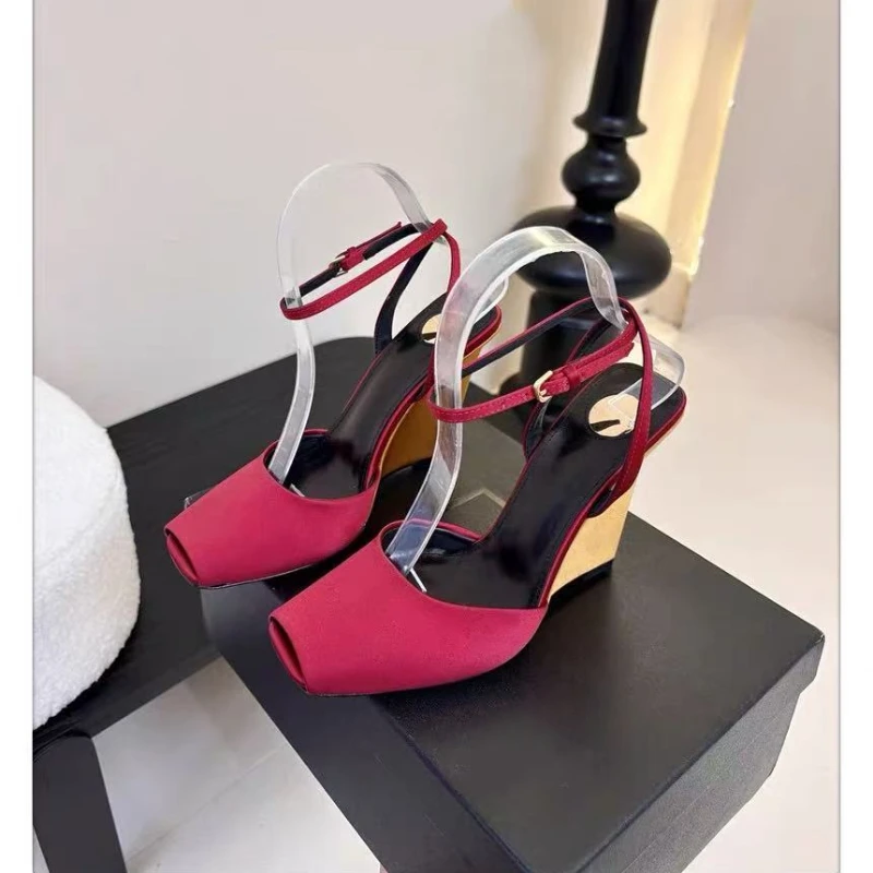 2025 Women\'s Spring and Summer One Button Fish Mouth Sandals with European and American Fashion Sexy Slope and Banquet Sandals