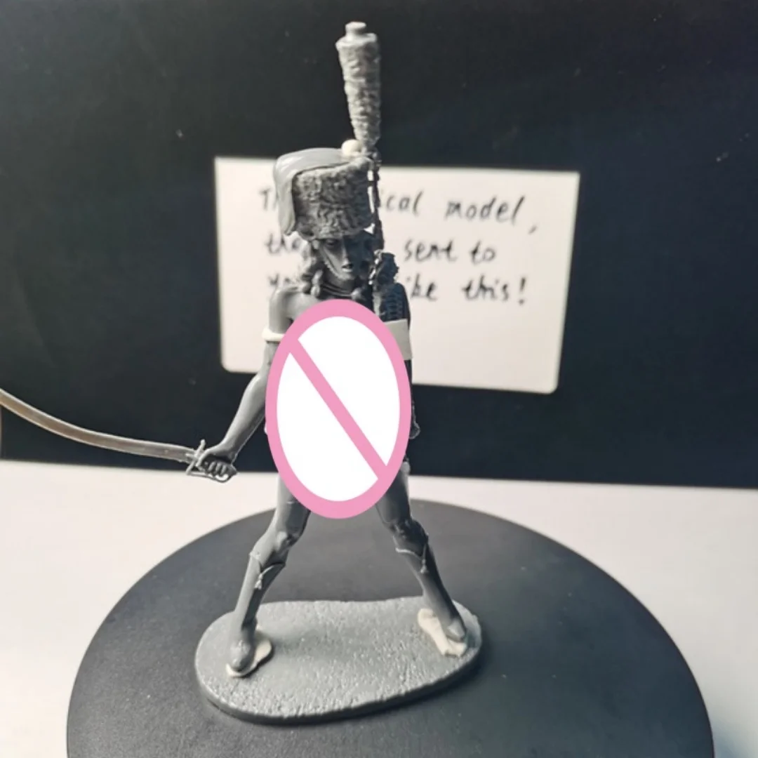 

1/24 Scale Resin Figure Female soldier Holding a knife Nsfw Assemble Model Kit Unassembled and Unpainted 3D printing toy ﻿