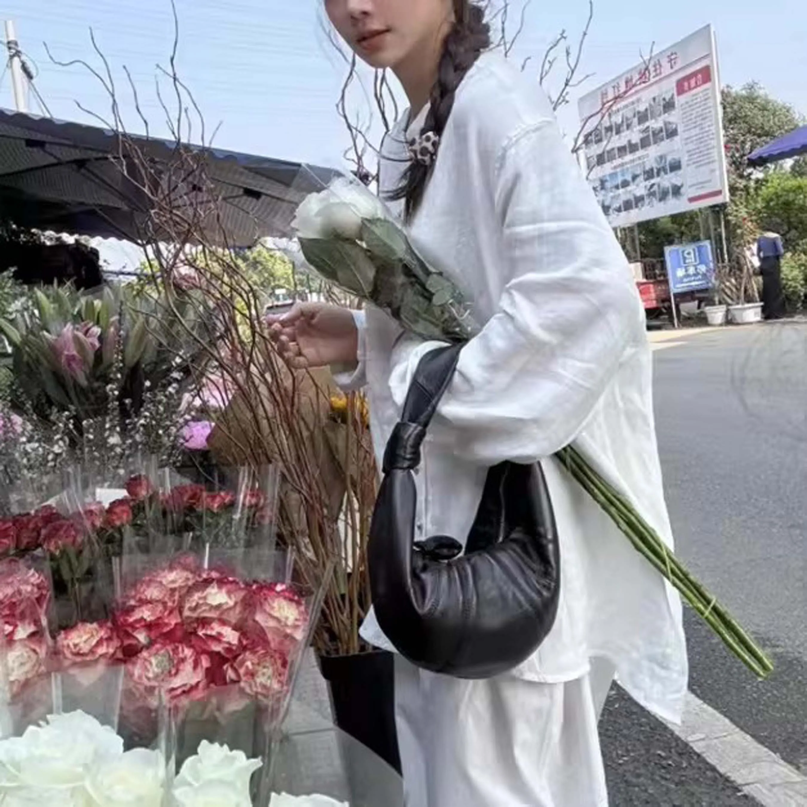 

Мини-сумка-круассан из натуральной кожи, сумка-круассан из овчины, сумка на плечо, сумка-пельмень, дамская сумочка