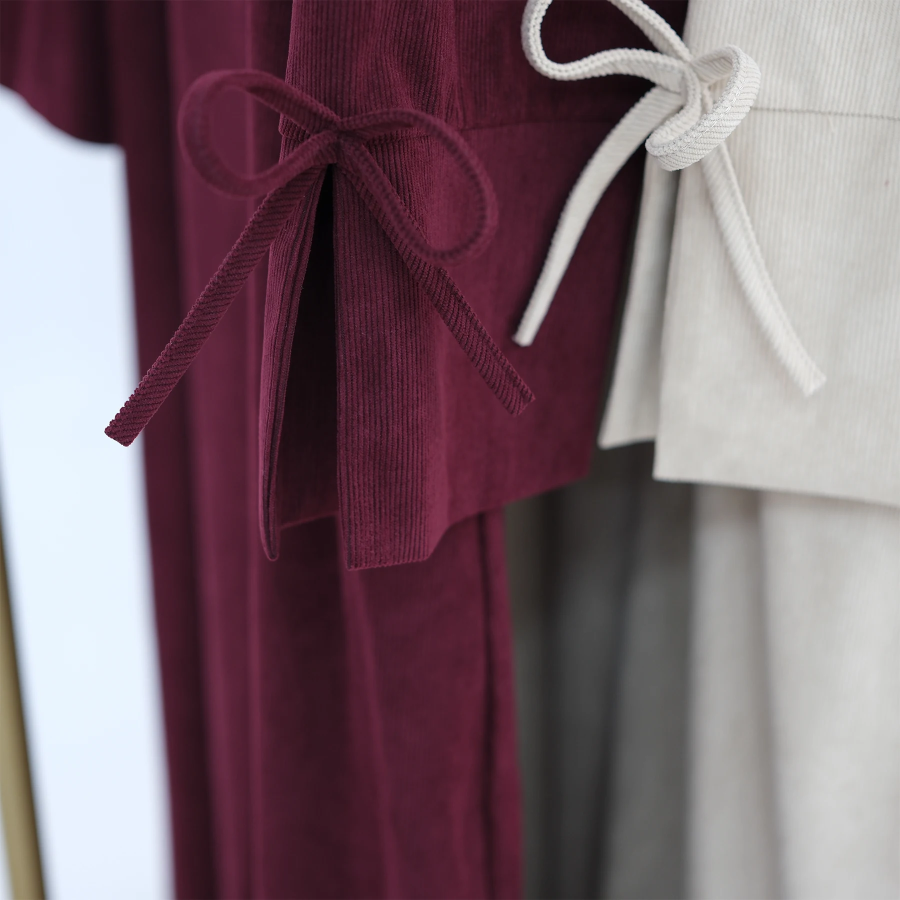 Decorazioni con fiocco Abito da donna musulmana Abaya in velluto a coste sciolto, tasca laterale Autunno caldo e modesto abito Hijabi Islam Ramadan Eid