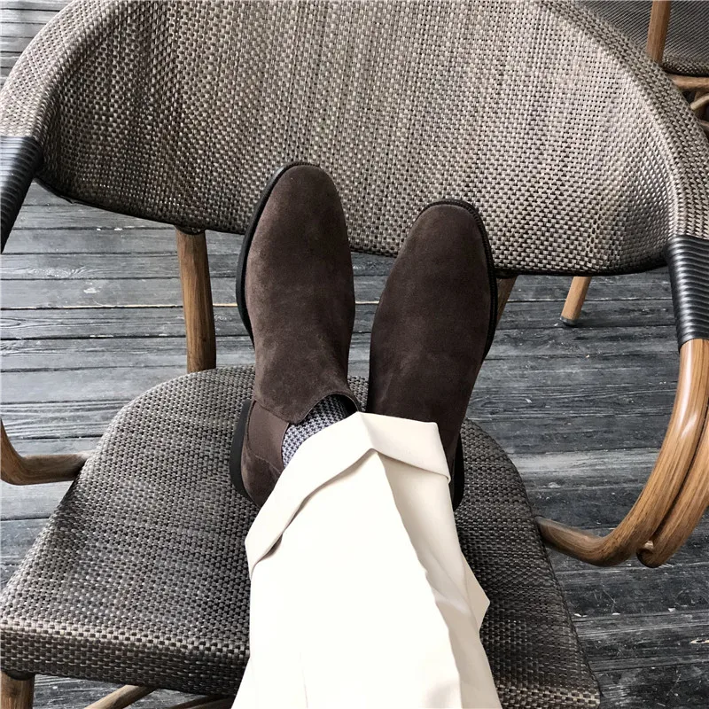 

Men Chelsea Boots Genuine Leather Solid Color Low Heel Professional Classic Comfortable Business Men Boots