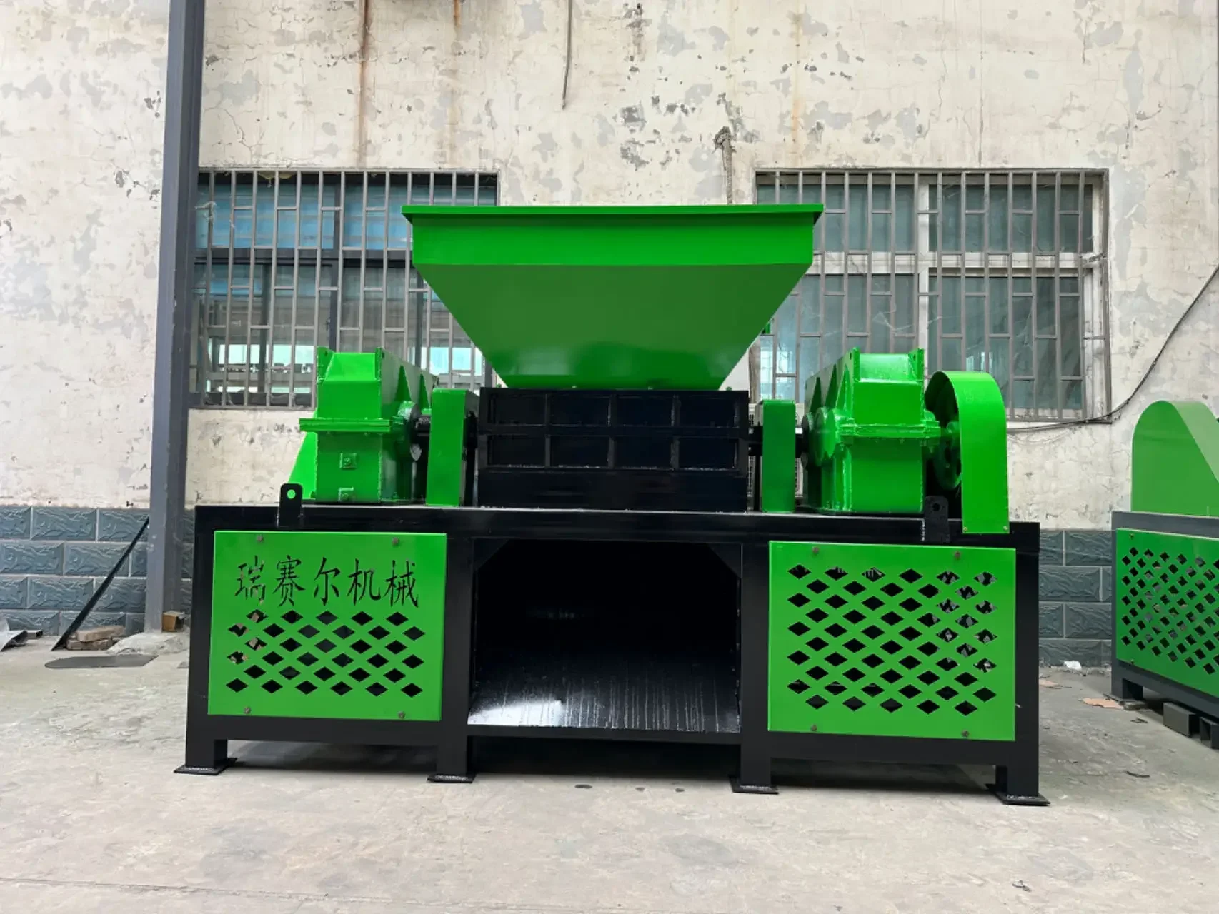 Rubber scrap Double Shaft shredder machine Automatic Car Tire Recycling Machine