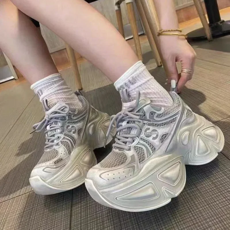 أحذية رياضية نسائية على الموضة 35-40 للتنقل في الفصول الأربعة أحذية كاجوال برباط شبكية قابلة للتنفس أحذية فردية سميكة القاع #1