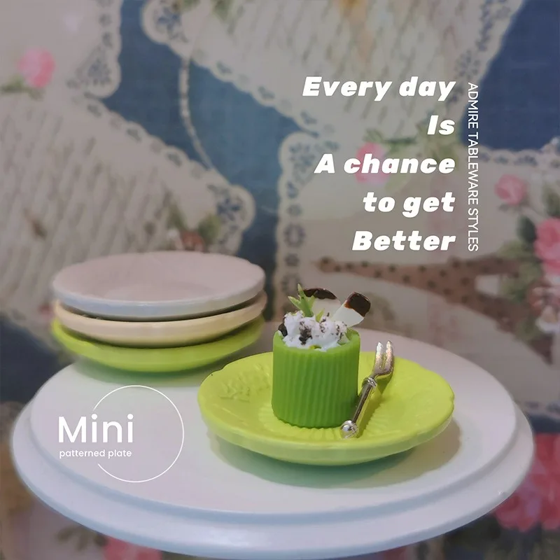 Miniature round disc toy model, doll house accessories, tableware, mini patterned dishes, decorative dishes, ornaments