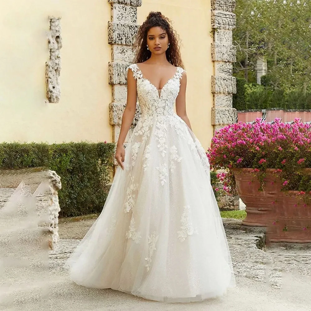 

Gorgeous Wedding Dresses New 2023 Exquisite Lace Applique Sexy Deep V-neck Sleeveless Mopping Beautiful Bridal Gown Beach Robe