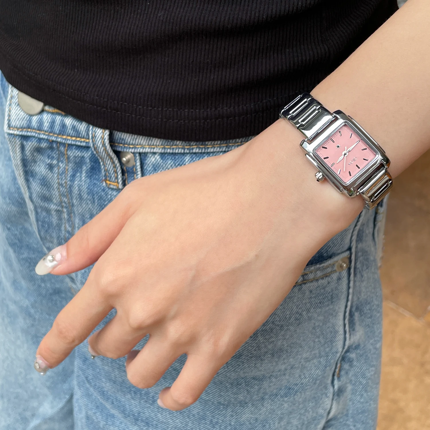 ساعة CILOA الوردية المربعة للنساء ماركة فاخرة خفيفة أصلية 2025 موضة جديدة مقاومة للماء ساعة كوارتز عالية الجودة