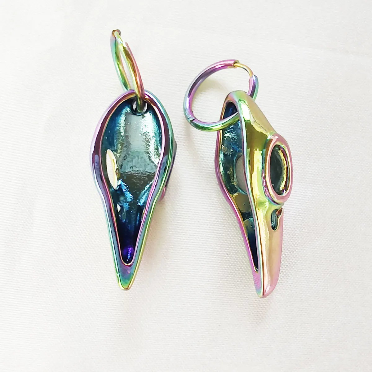 1 pair of punk-Gothic colored Crow earrings for men