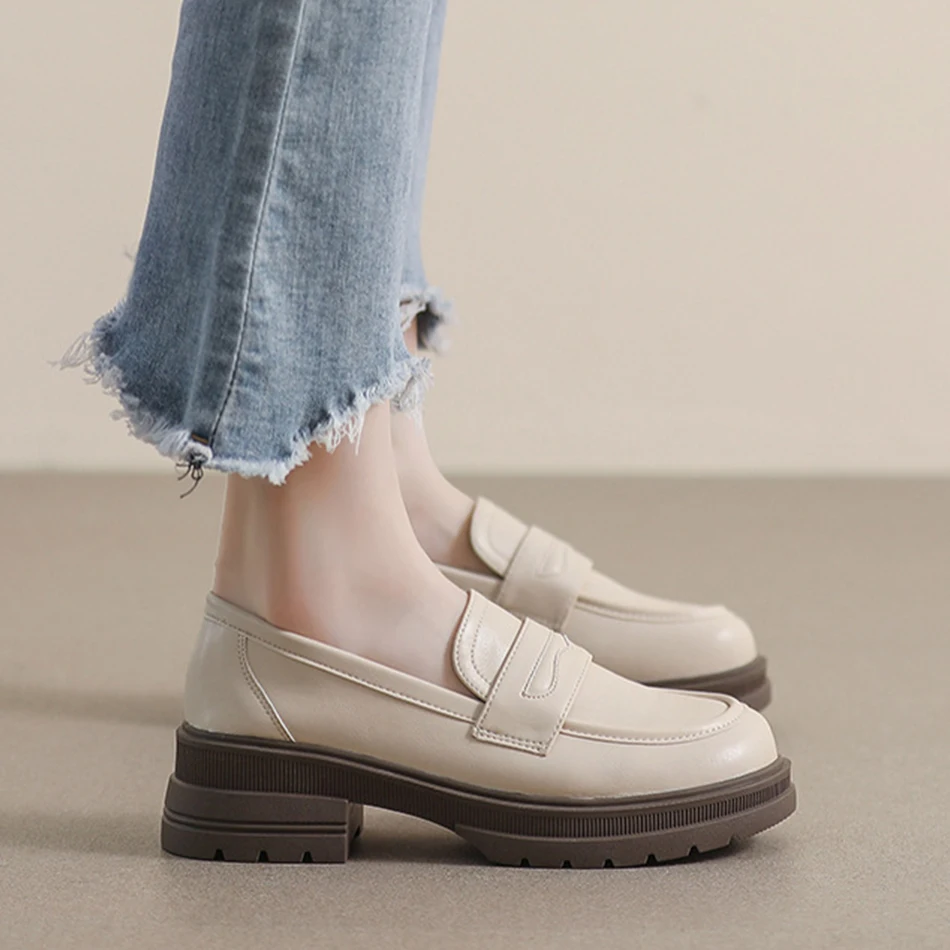 

Лоферы на среднем каблуке на толстой подошве, новые осенние маленькие кожаные туфли в стиле ретро 2025, женские туфли на мягкой подошве с одним шагом на толстом каблуке