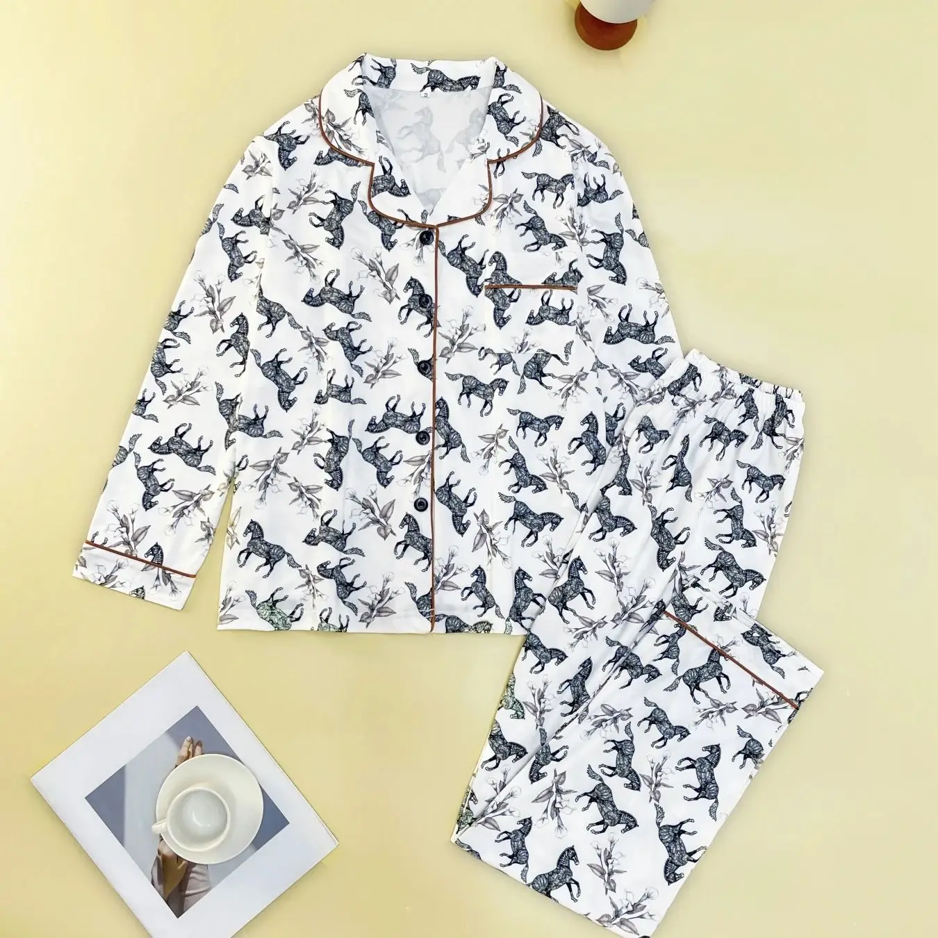 

Retro Running Horse Printed Pajama Set for Women with Collar, Long Sleeve, Long Pants, Light Luxury, High End Home Furnishings