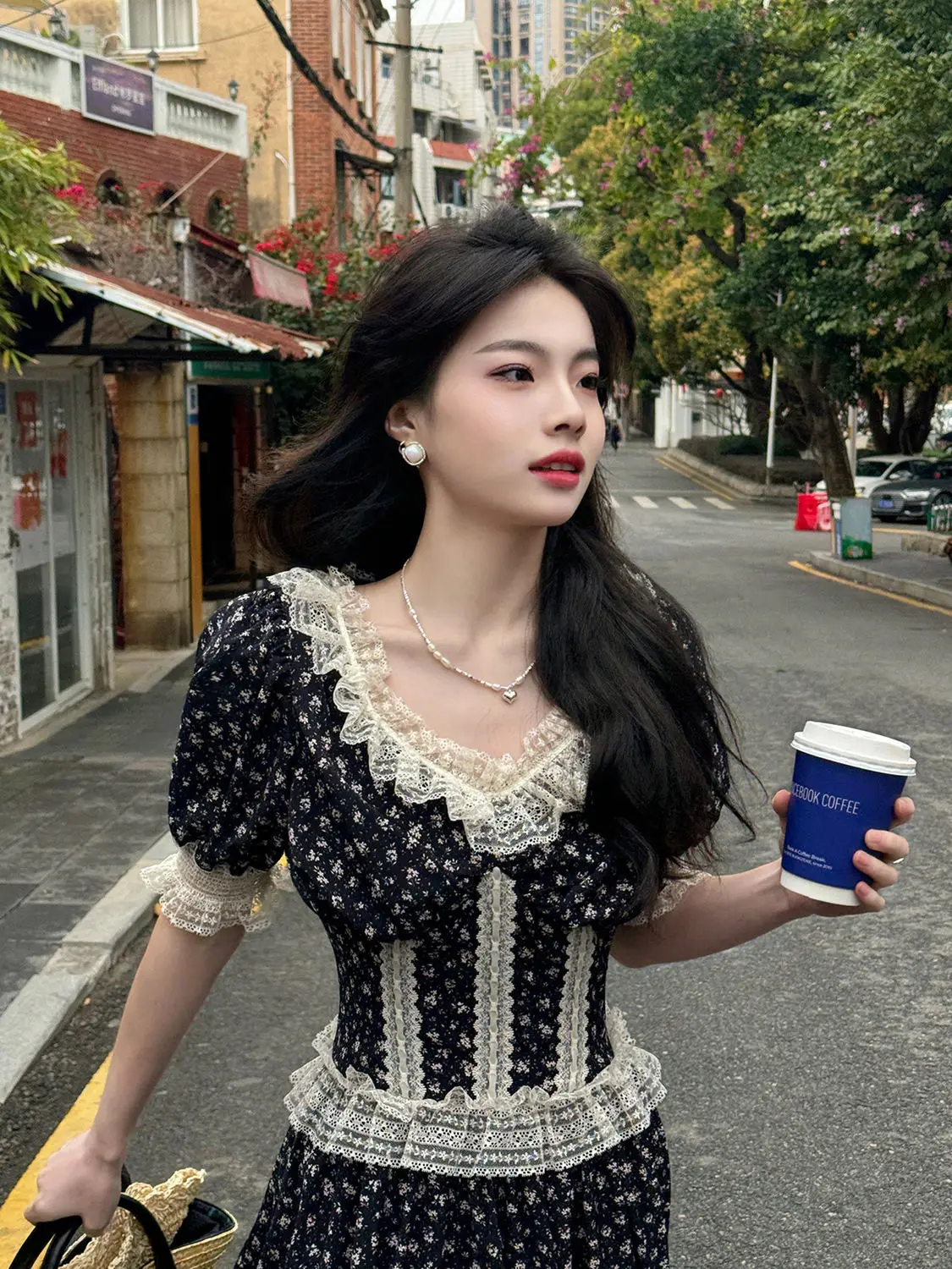 

Spring/Summer New French Court Style Lace Patchwork V-neck Bubble Sleeve Sweet Dress Waist Slimming A-line Long Dress for Women