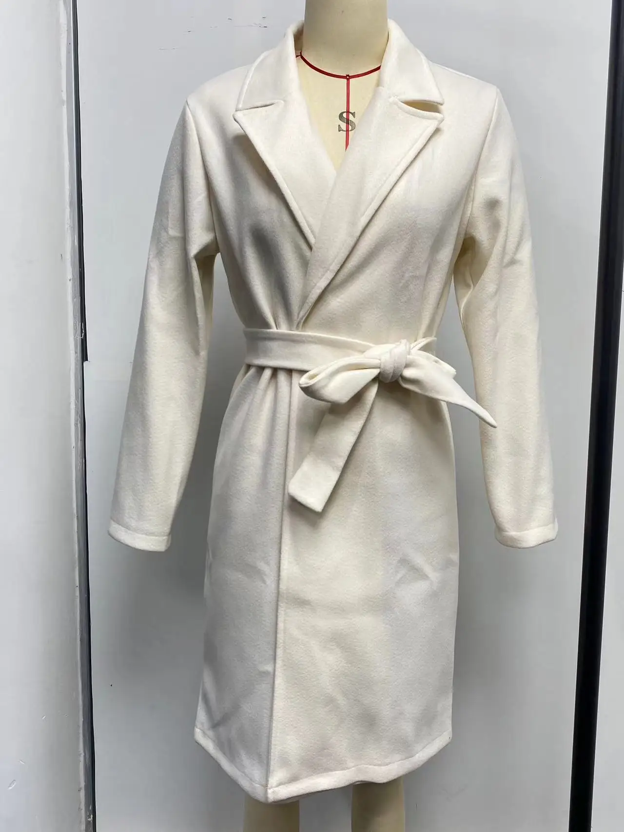 2025 осенне-зимняя женская однотонная шерстяная куртка с лацканами и длинными рукавами, простое пальто с ремешком