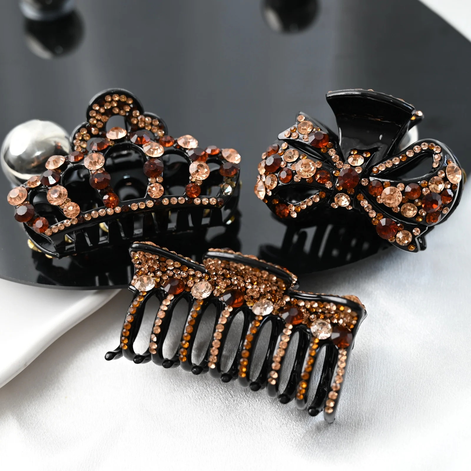 

Rhinestone Hair Claw Clips for Girls and Women Korean Fashion Hair Crabs Hairclaws