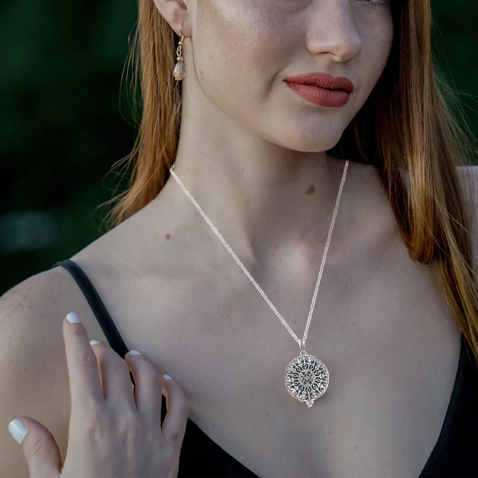 

3Pcs Essential Oil Pendant Necklaces Aromatherapy Diffuser Fashionable Pendant Mini Aroma Diffuser Charm Fashion Jewelry