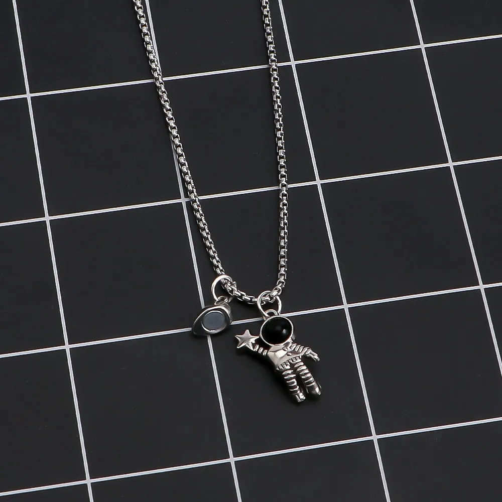 Hop Heart Pendant Men Alloy Astronaut Couple Necklace Magnet Attraction Necklace Female Clavicle Chain Korean Style Necklace