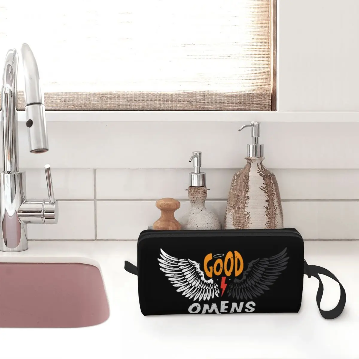 Bolsa de cosméticos "embraving Good Omens" para mujer, bolsa de maquillaje, Lucky Futures, bolsa de aseo diaria, bolsa organizadora