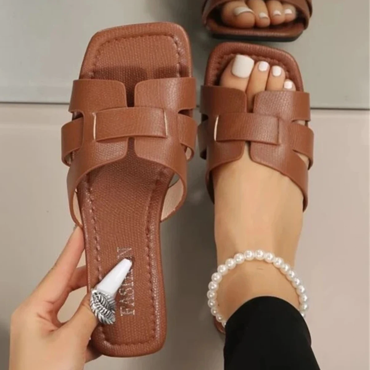 Summer New Women Slippers Flat Bottom Non-slip Outdoor Open Toe Beach Female Sandals Sexy Fashion Design Slides Woman Shoes