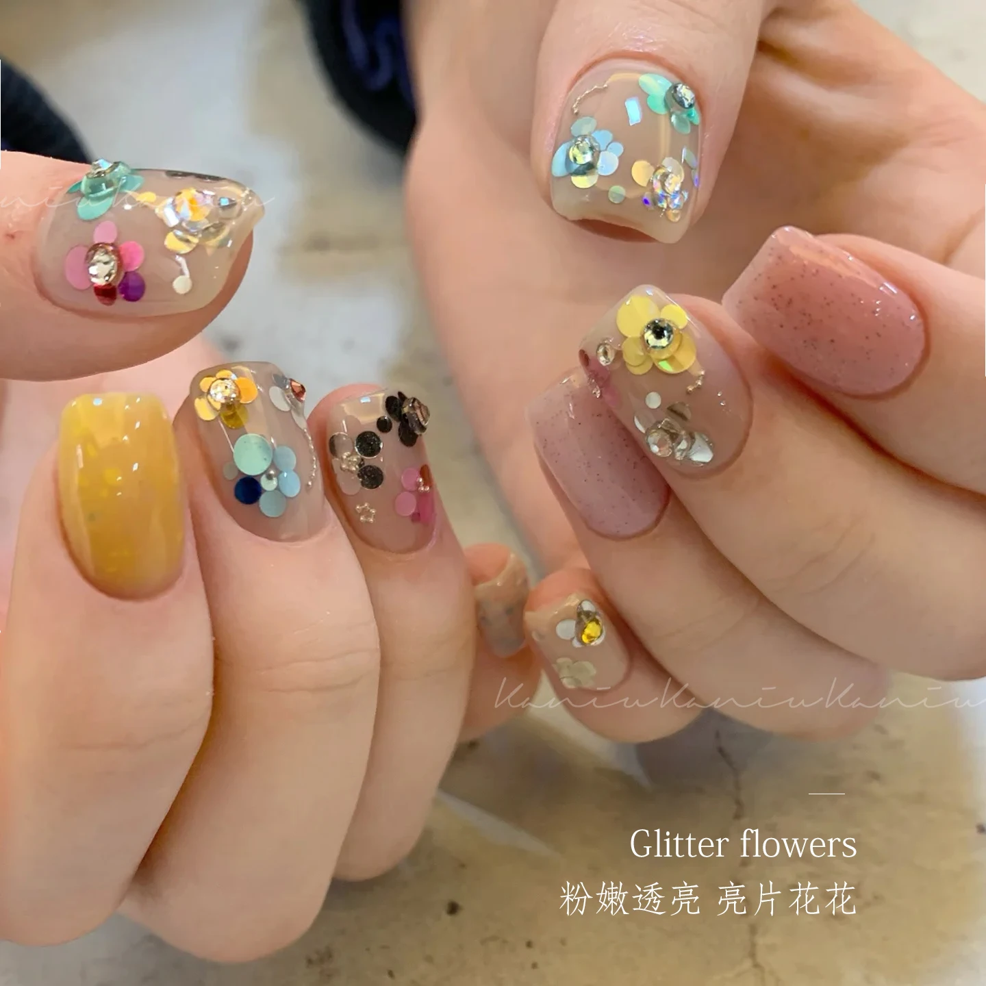 12er-Set gespleißte Blumen-Polka-Dot-Nagelkunst-Pailletten, Mini-Rundglitzerflocken, sortierte bunte Flocken in verschiedenen Größen, Nagel-Charms