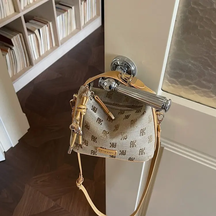 

2026 Trendy Women's Large Capacity Shoulder Pillow Bag Premium Versatile Fashion Crossbody Handbag