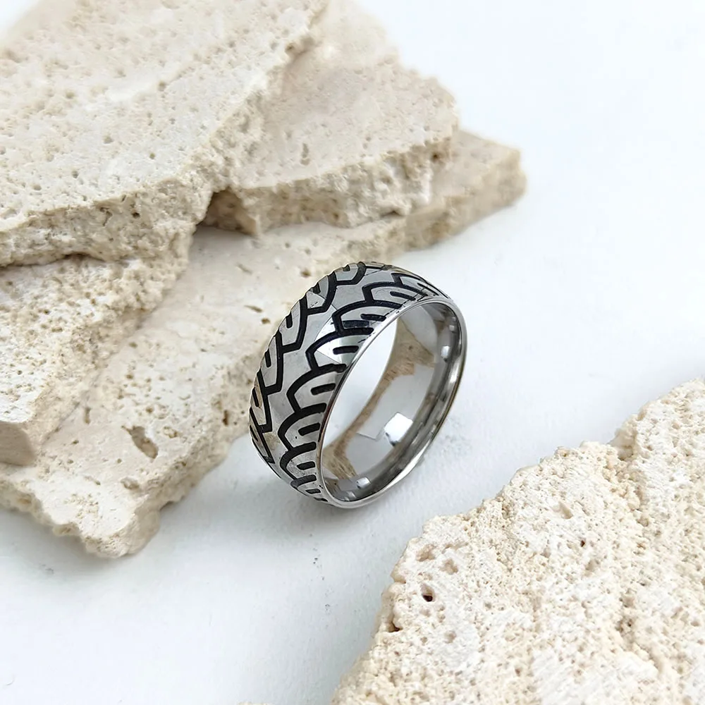Stylish and charming stainless steel gold-plated men\'s ring, simple tire pattern women\'s ring, wedding party jewelry