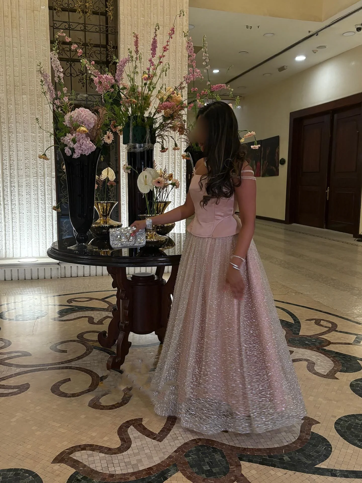 Meetlove-vestidos de graduación sin mangas, color rosa, personalizados, con hombros descubiertos, línea A, lentejuelas, largo hasta el suelo, sin mangas, satén brillante, noche