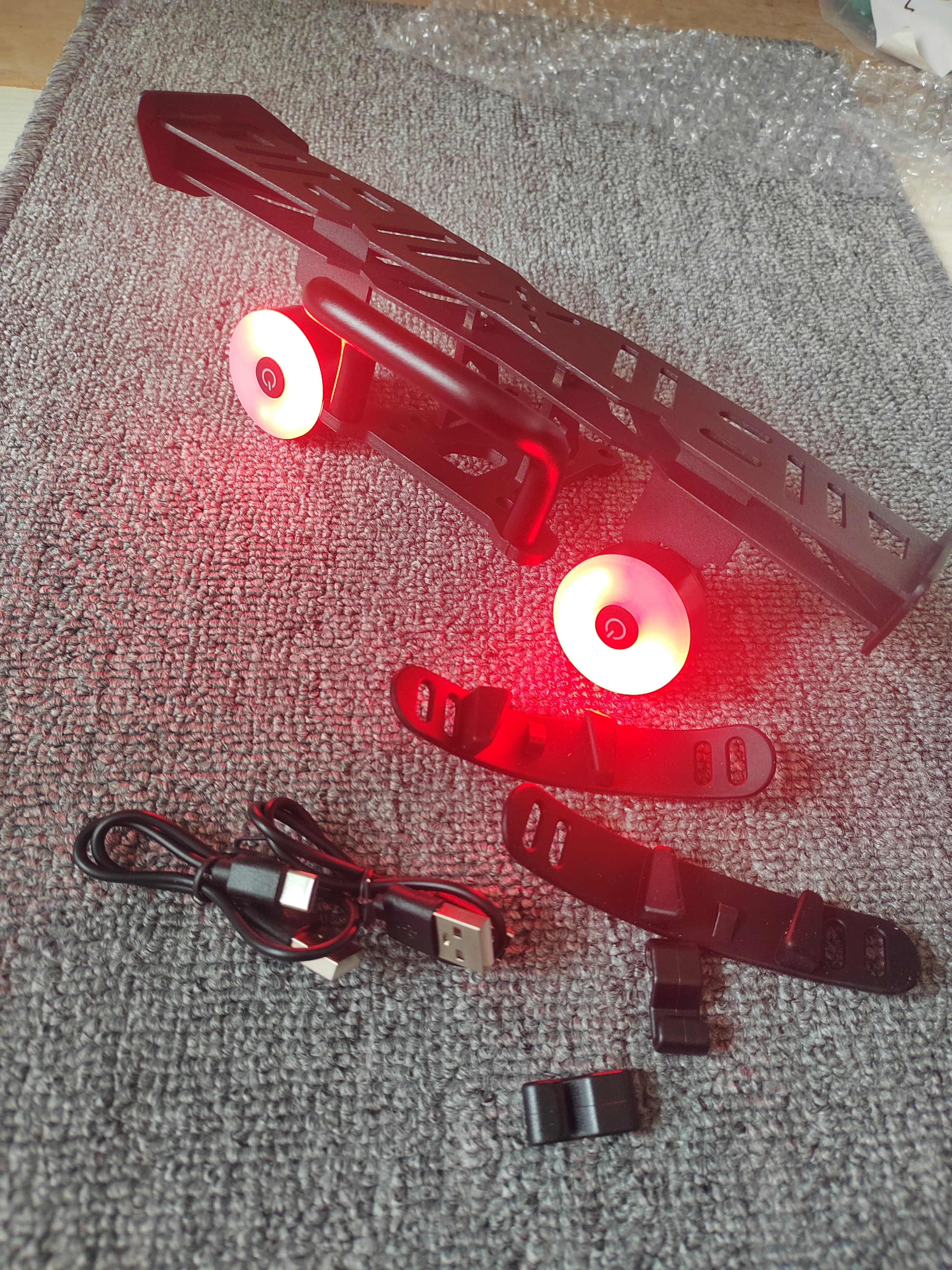 Skateboard induction tail light electric skateboard tail brake light armrest skateboard hand handle indicator light