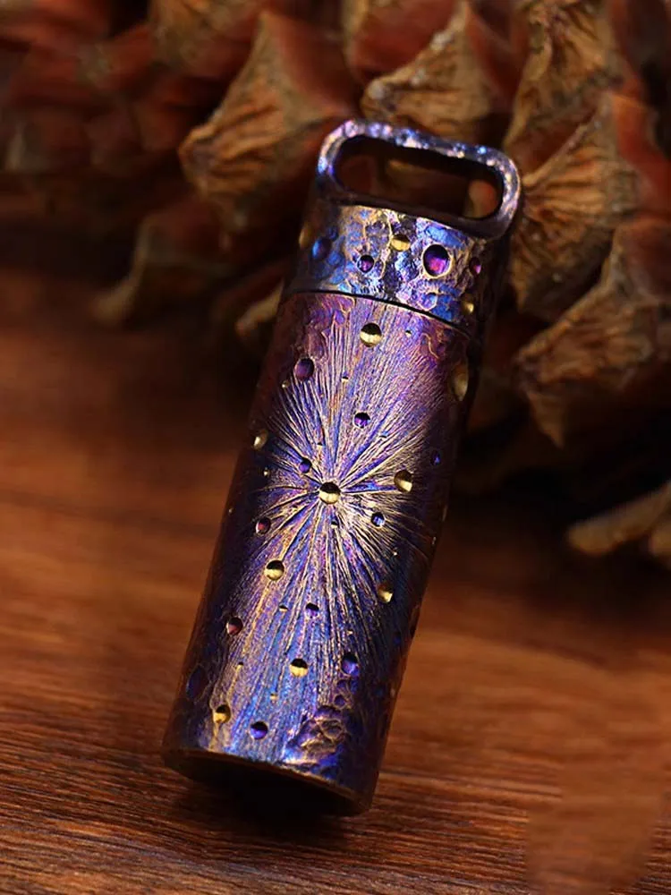 Imagem -02 - Mão Esculpida Titânio Puro Tubo Impermeável Armazenamento de Cápsulas Exterior Edc Survival Dry Box para Camping Caminhadas Peça