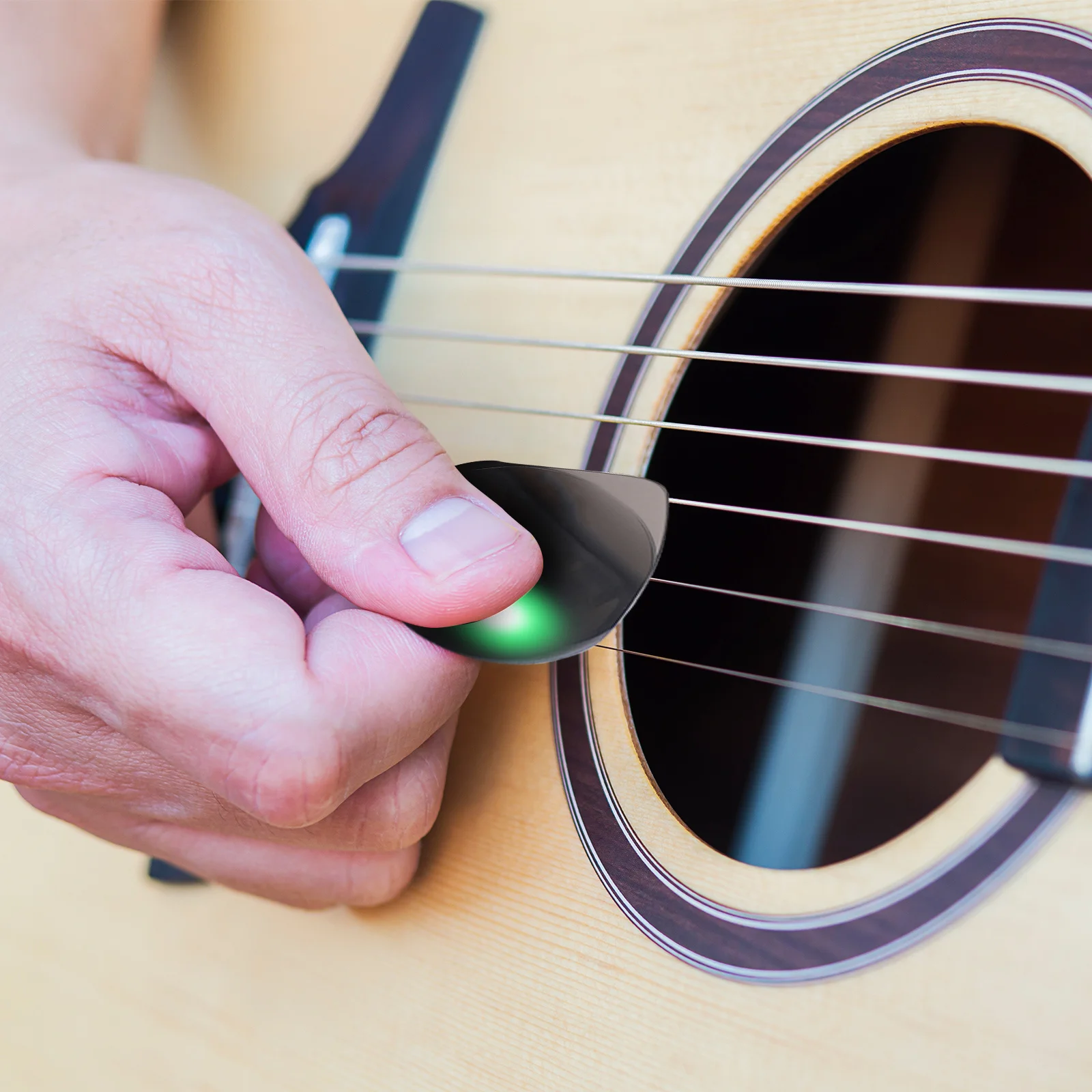2 Stück leuchtende LED-Gitarrenplektren mittlerer Dicke für alle Gitarrentypen, leuchtende Performance bei schwachem Licht, ideales Geschenk für Musiker
