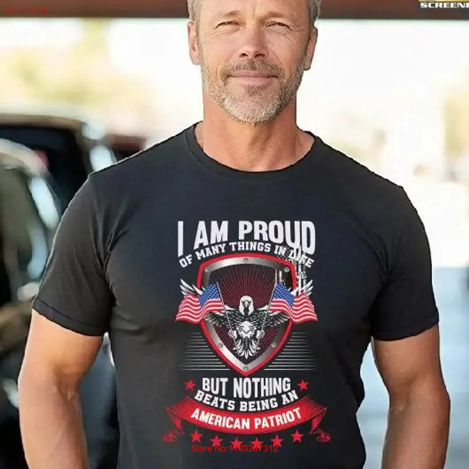 Stolzes amerikanisches T-Shirt, patriotische USA-Flagge, rot-weiß-blaue Kleidung, Vintage-Look, grafisches Design, bequemes Oberteil für den Alltag.