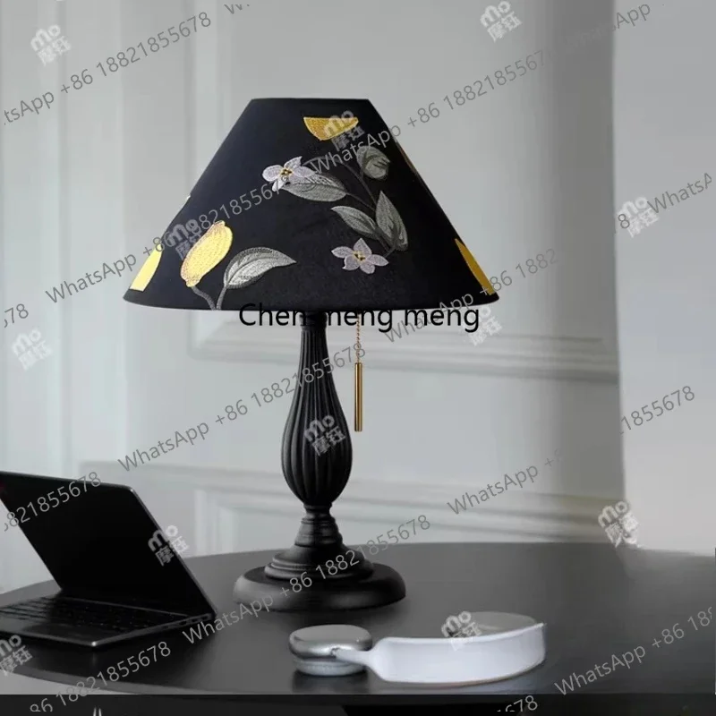 D1089 French antique table lamp bedroom light luxury high-end living room side cabinet black embroidery master bedroom bedside l