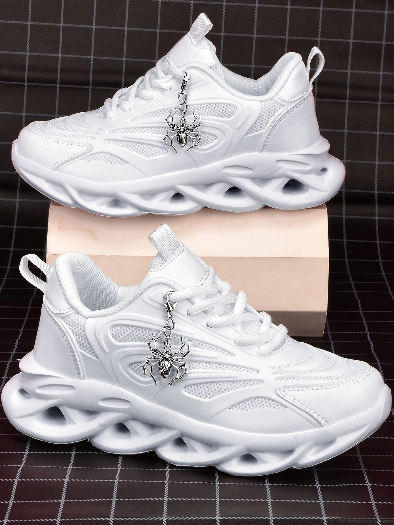 Women's 5cm Height-Increasing Thick-Soled Dad Shoes in Y2K Hot Girl Style with Unique Metal Spider Chain Decoration, Suitable for Daily Street Wear, Versatile Casual Sneakers, Niche Dark Punk Style with Hollow Design, Eva Breathable Non-Slip Sole, Lightweight and Comfortable White Women's Shoes