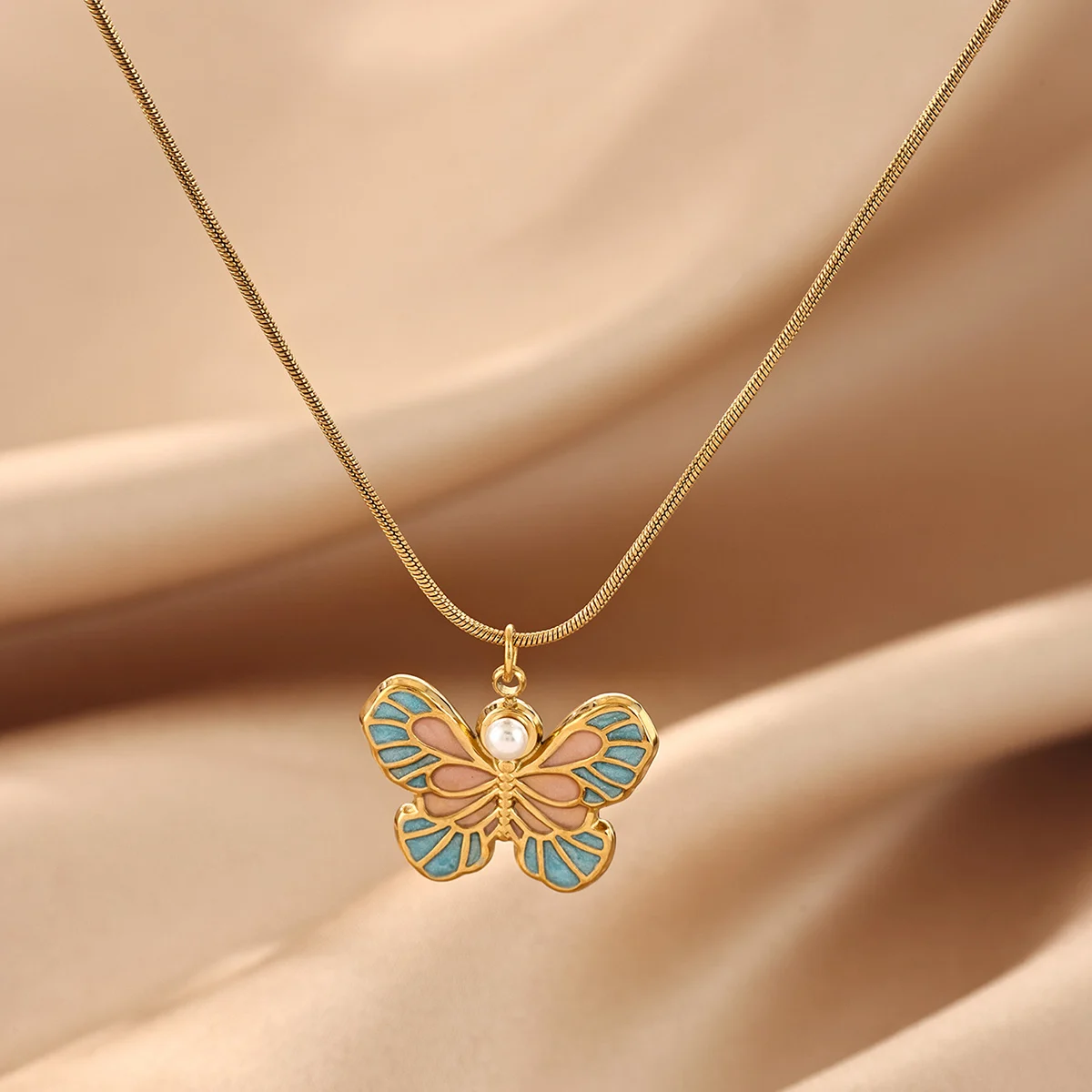 Modische Emaille-Schmetterlings-Perlen-Anhänger-Halsketten für Frauen, vergoldeter Edelstahl-Schmetterlings-Choker, luxuriöser Hochzeitsschmuck
