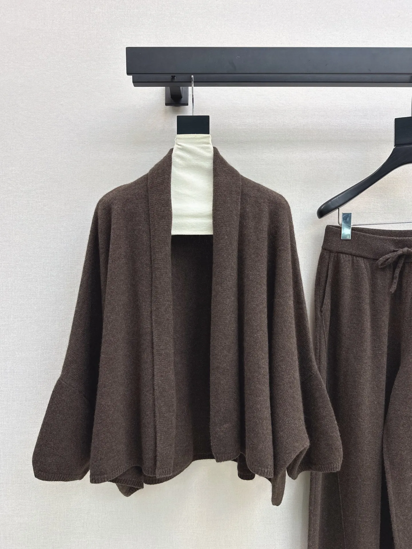 Latest Autumn/Winter Wool Cardigan with Relaxed-Fit Paneled Sleeves + Straight-Leg Pants with Elastic WaistNO.39