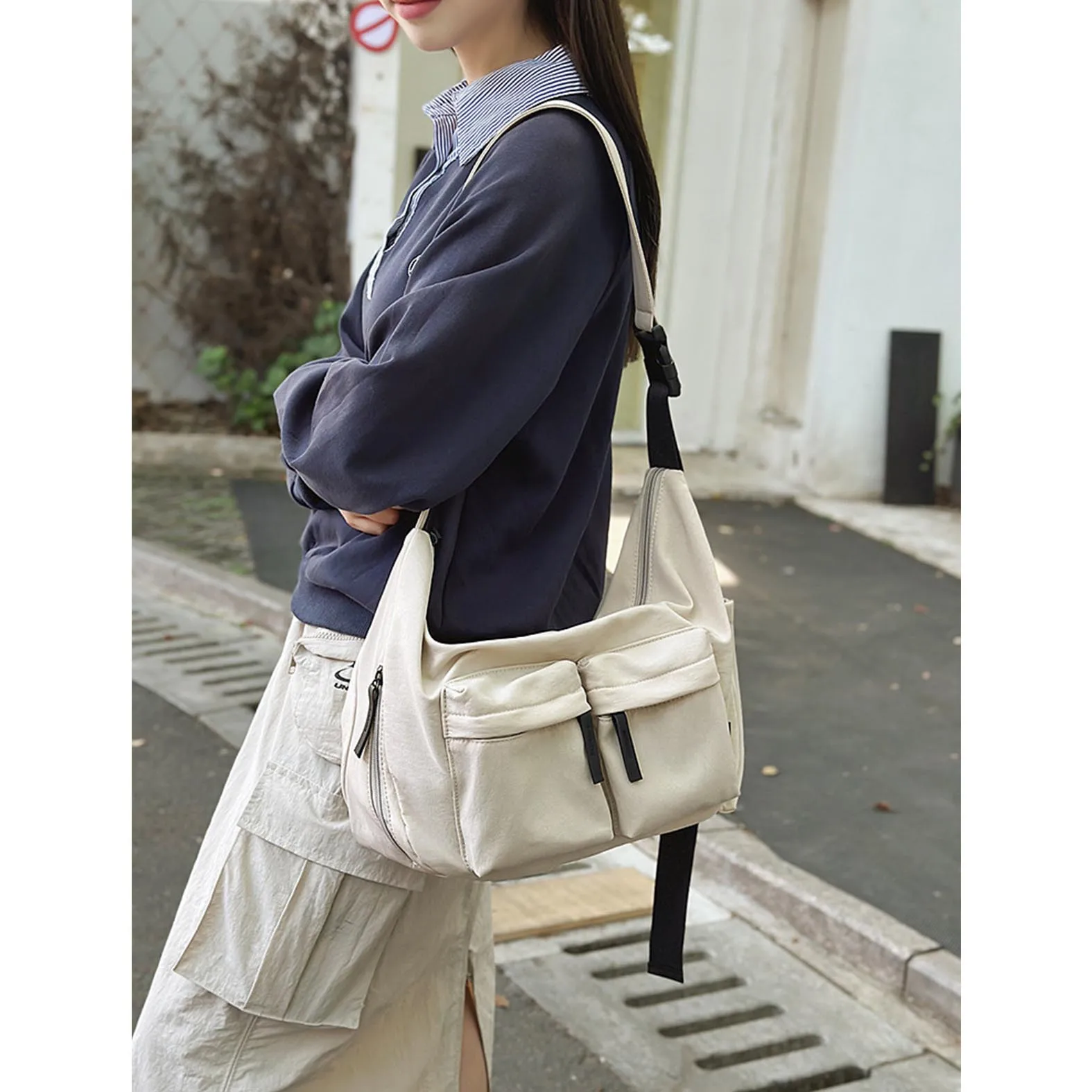 

Japanese high-capacity commuting bag, crossbody bag,female art student class bag,male mailman bag, casual versatile shoulder bag
