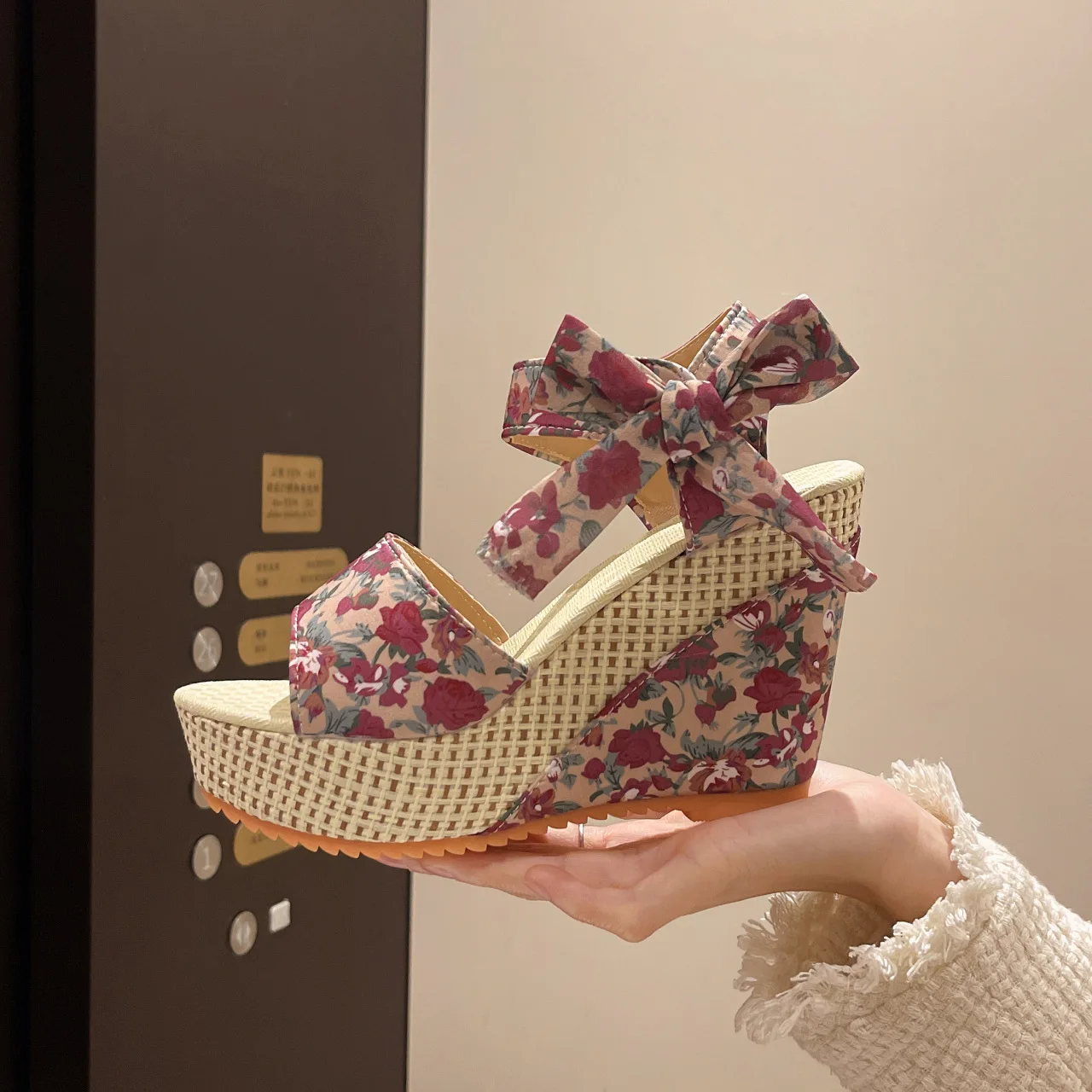 

Women Wedge High Heel Sandals Summer Elegant Wedge Peep Toe Women's Sandals Versatile Waterproof Platform Thick Sole Sandals