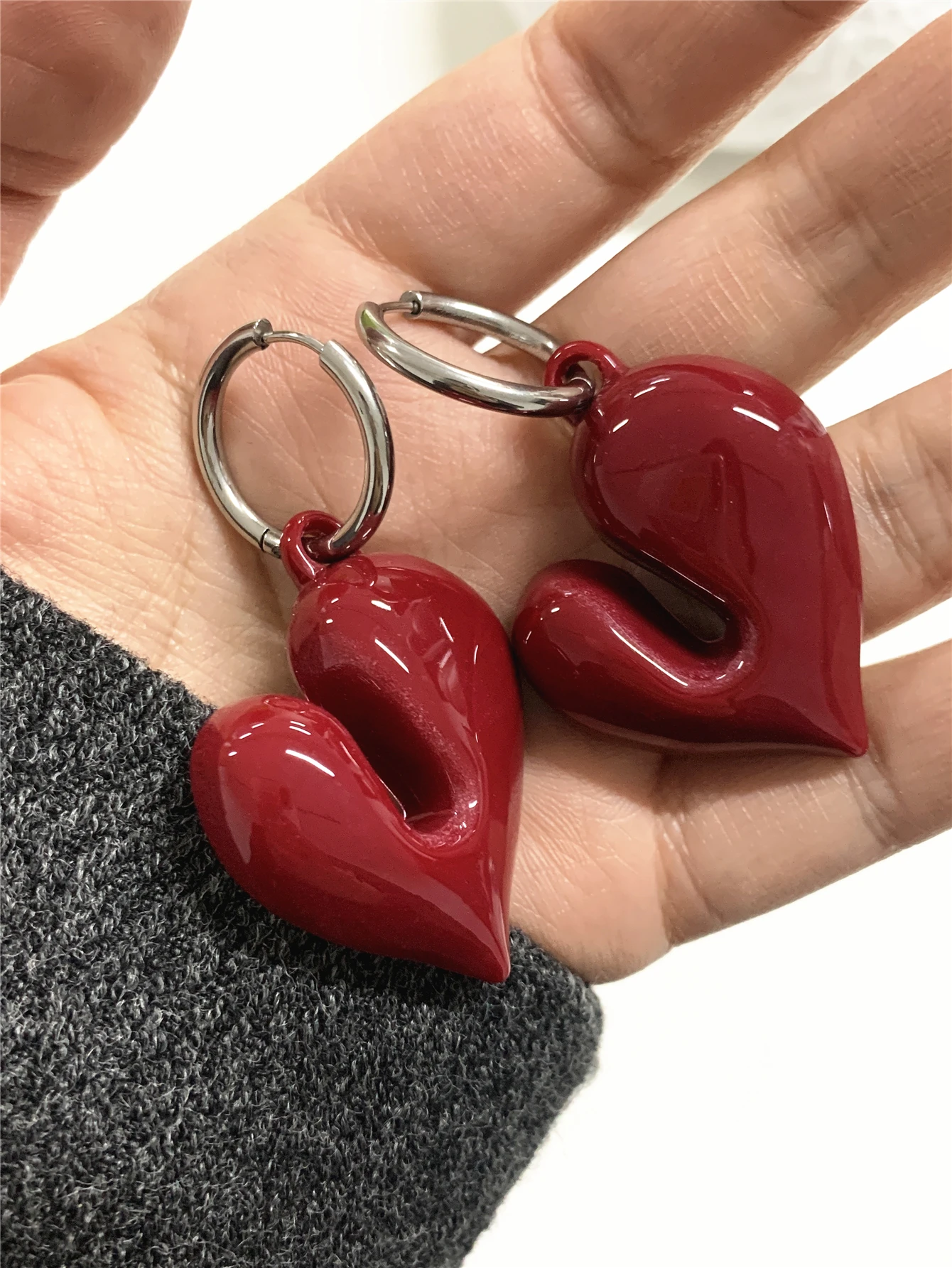 Retro simple red acrylic heart pendant stainless steel earrings, suitable for dating, parties, daily wear, friends gifts jewelry