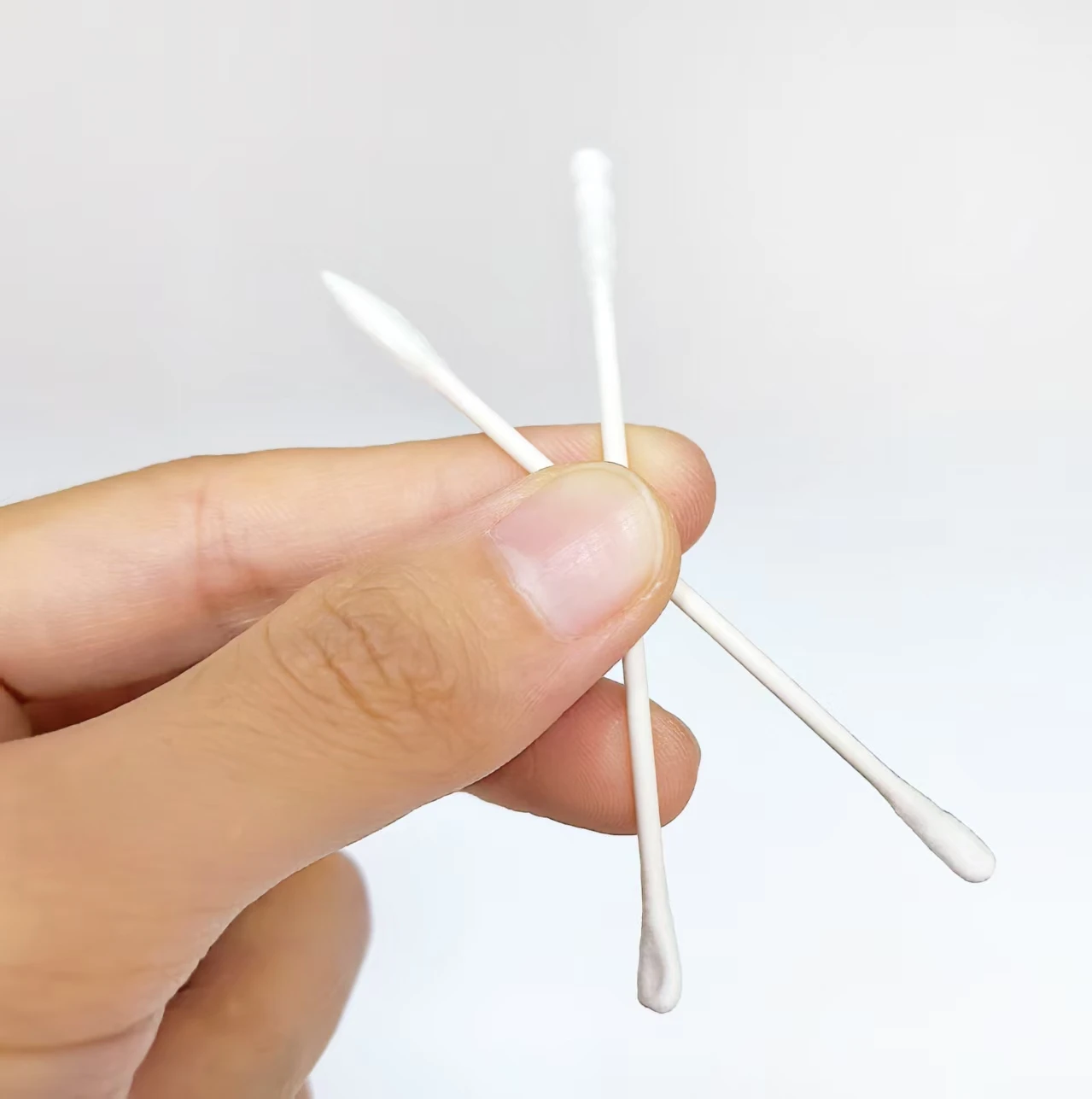 600 قطعة من مسحات القطن على شكل عمود رفيع برأسين بنمط مختبر، أعواد قطنية للتنظيف اليومي