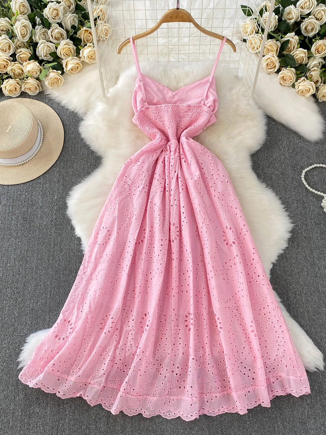 Abito elegante con bretelle con scollo a V rosa alla moda Abito estivo da donna con ricamo in pizzo cavo all'uncinetto sottile Abito lungo sottile Boho Party