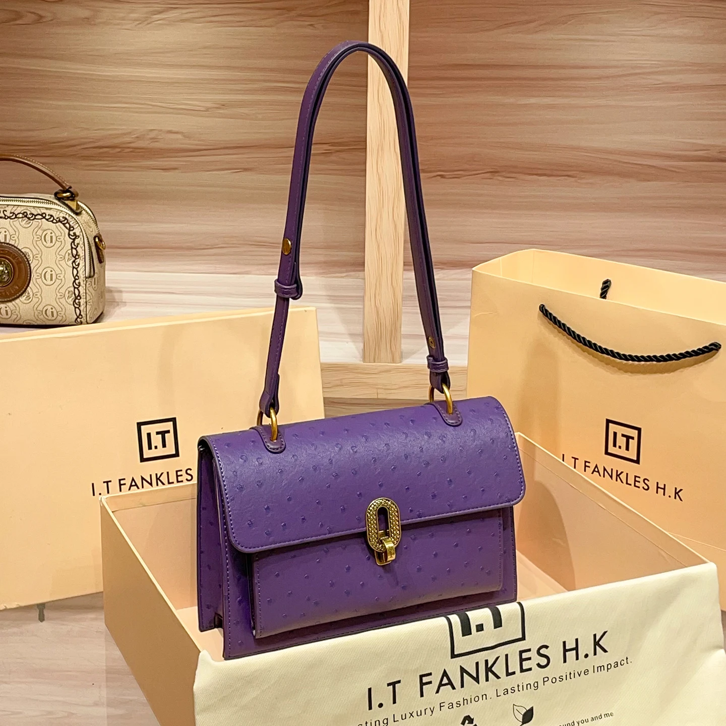 

Hong Kong purple leather ostrich pattern small square bag high-end chain underarm bag