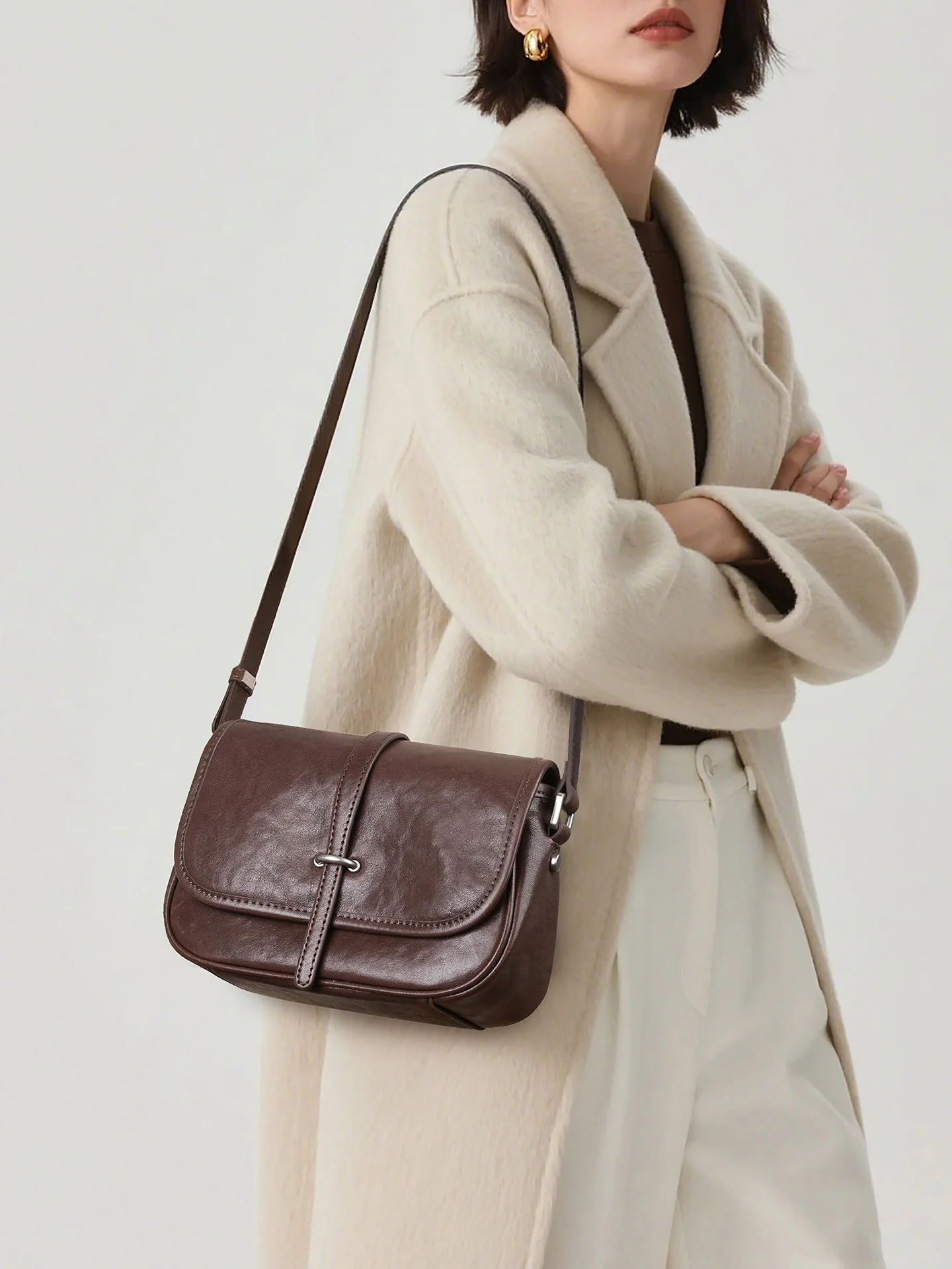 

Casual Chic Tanned Leather Crossbody Bag for Women Commuter Small Square Single oulder Genuine Leather Handbag