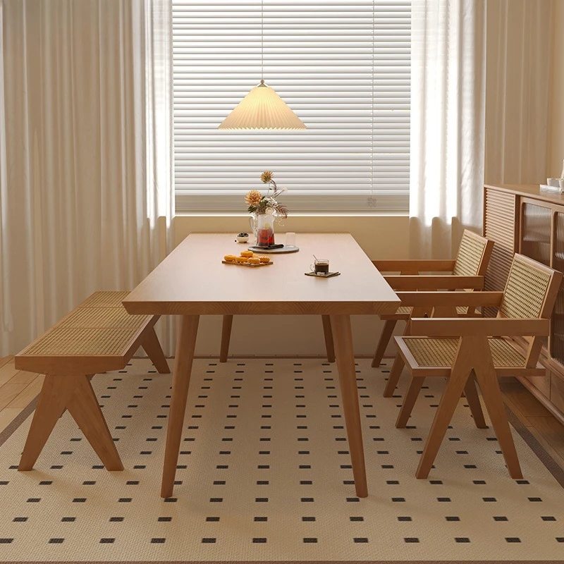 Esstisch aus massivem Holz