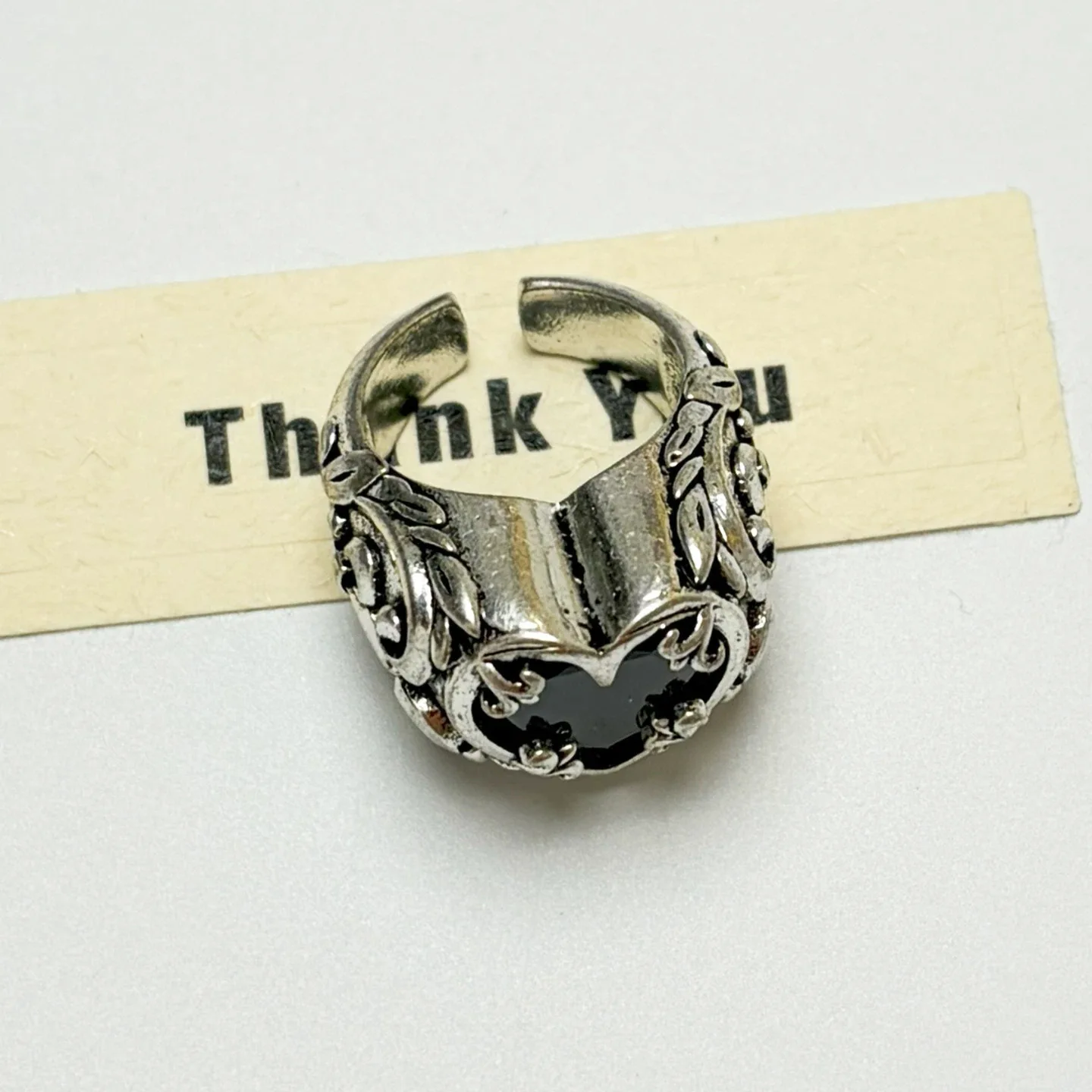Vintage Dark Style Heart Gemstone Open Ring for Women Heavy Carved Floral Embossed Statement Ring Gothic Finger Jewelry