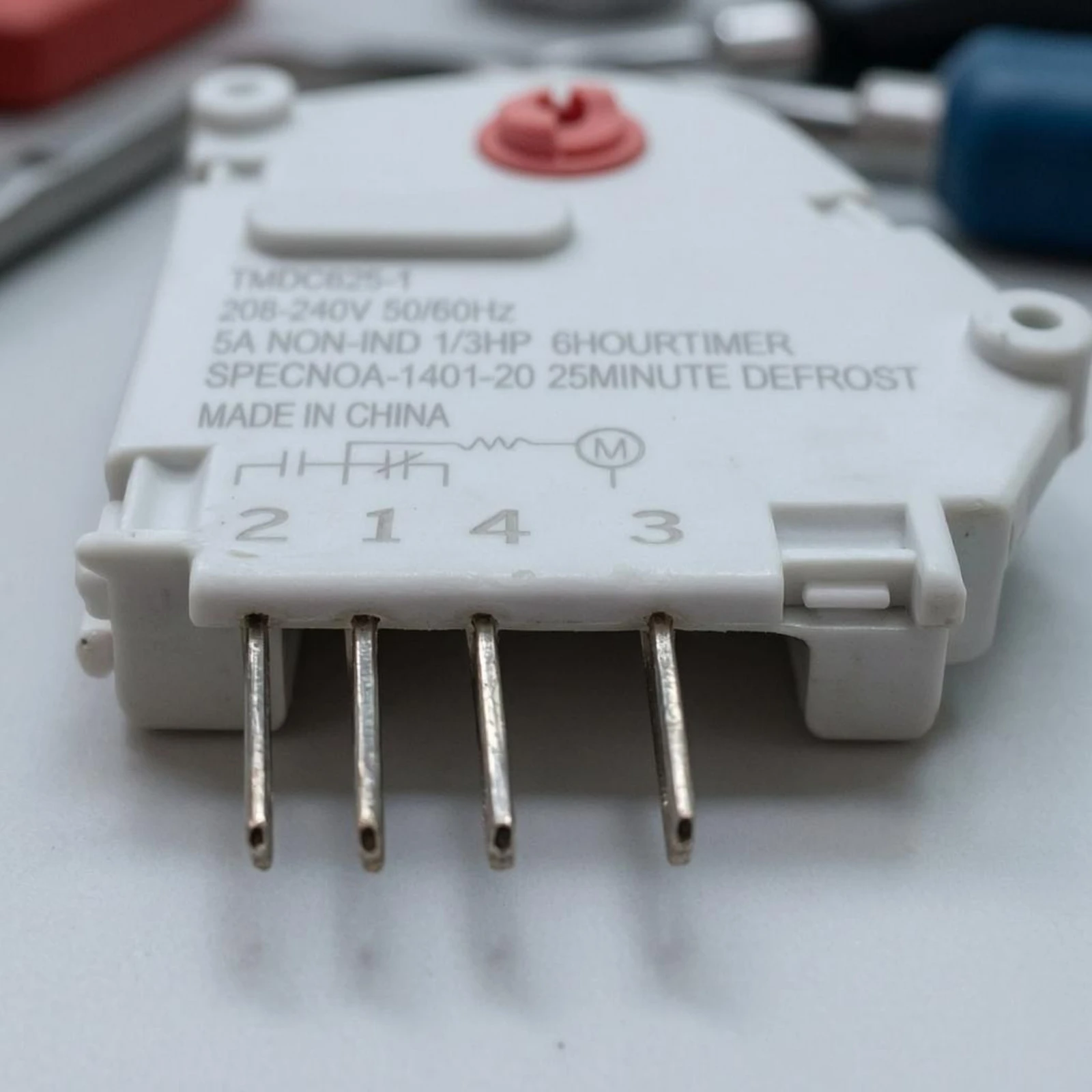 Refrigerator Defrost Timer 208-240V White Plastic Defrost Timer Appliance Part 50/60Hz Red Adjustment Knob
