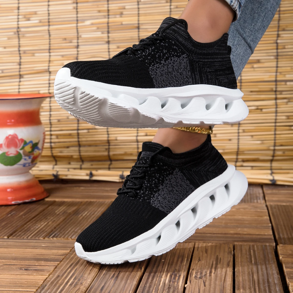 Herren Sneaker aus atmungsaktivem Fly-Knit Netzstoff, Klingen-Sohle für ermüdungsfreies Stehen, vielseitige Freizeitschuhe für den Arbeitsweg – Detail 6